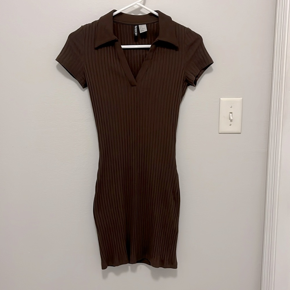 Brown dress with collar